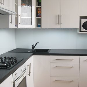 černo-bílá moderní kuchyň Elegant Low